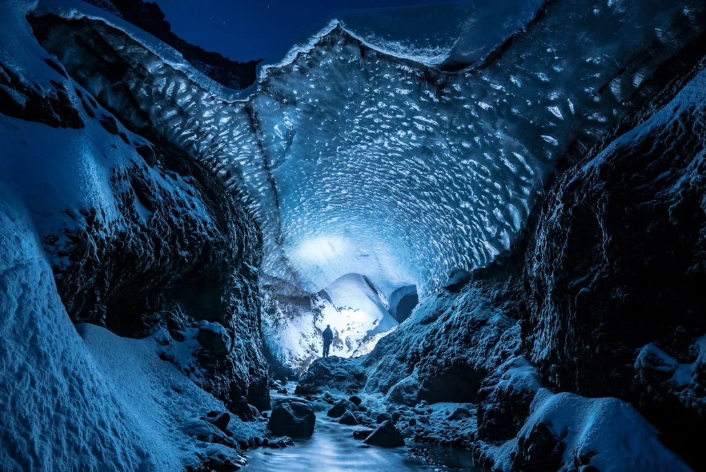 Prometheus Cave-black-white-snow-cave